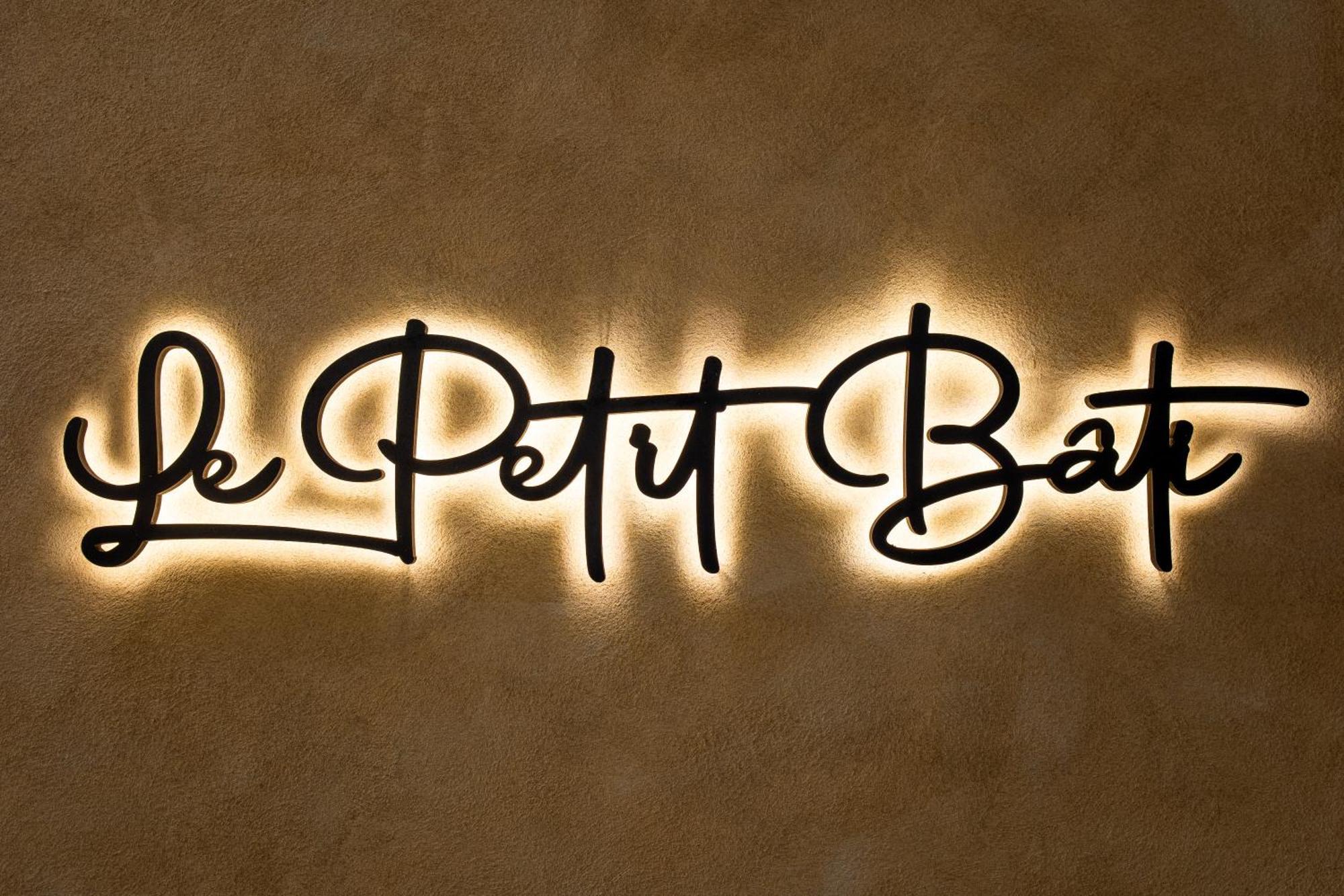 Luxury - Le Petit Bati Apartment Волос Екстериор снимка