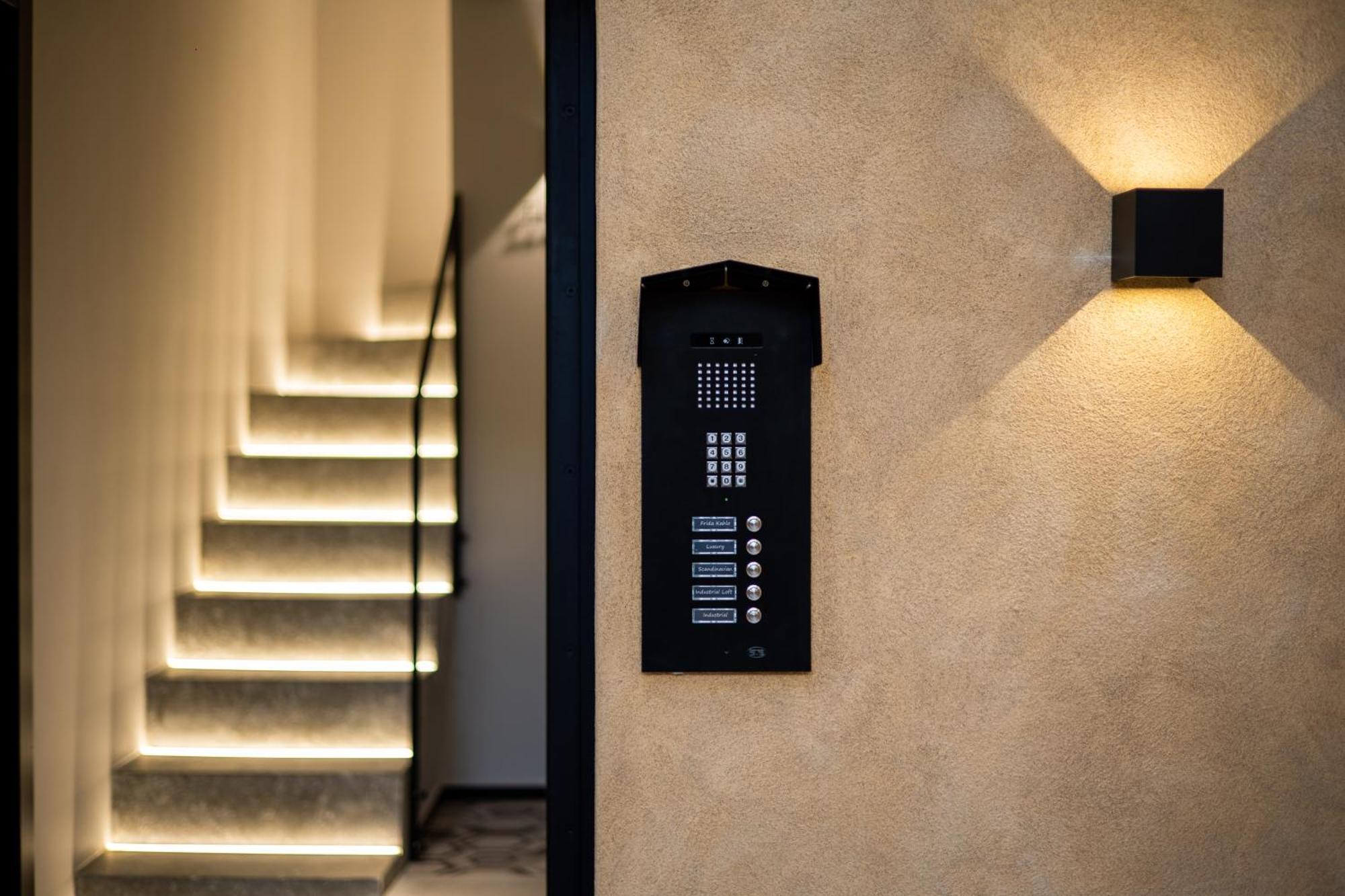 Luxury - Le Petit Bati Apartment Волос Екстериор снимка