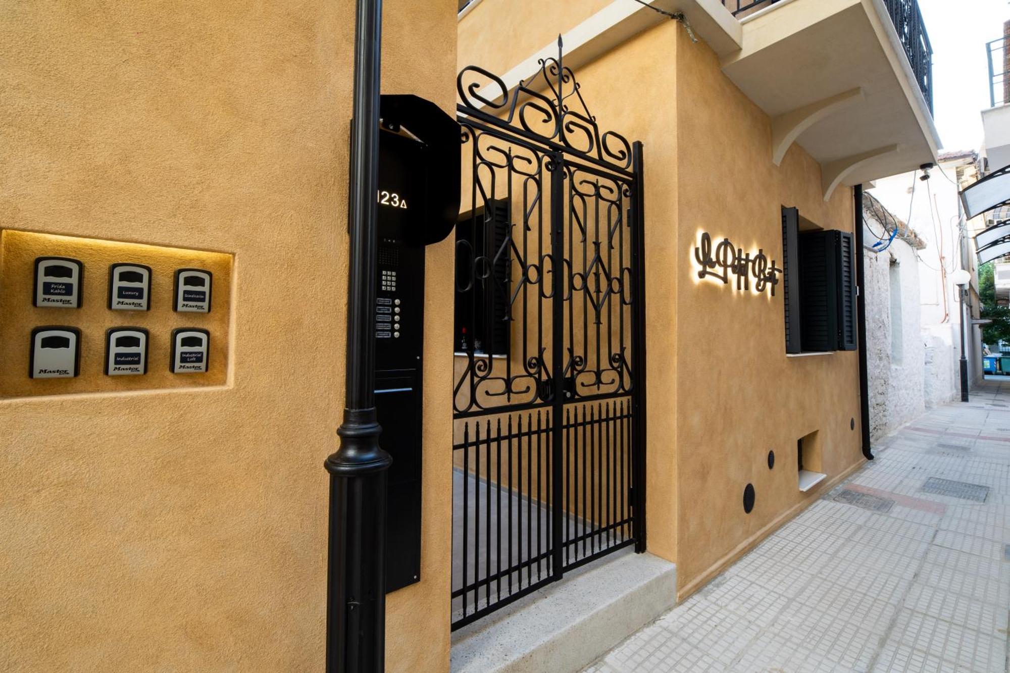 Luxury - Le Petit Bati Apartment Волос Екстериор снимка
