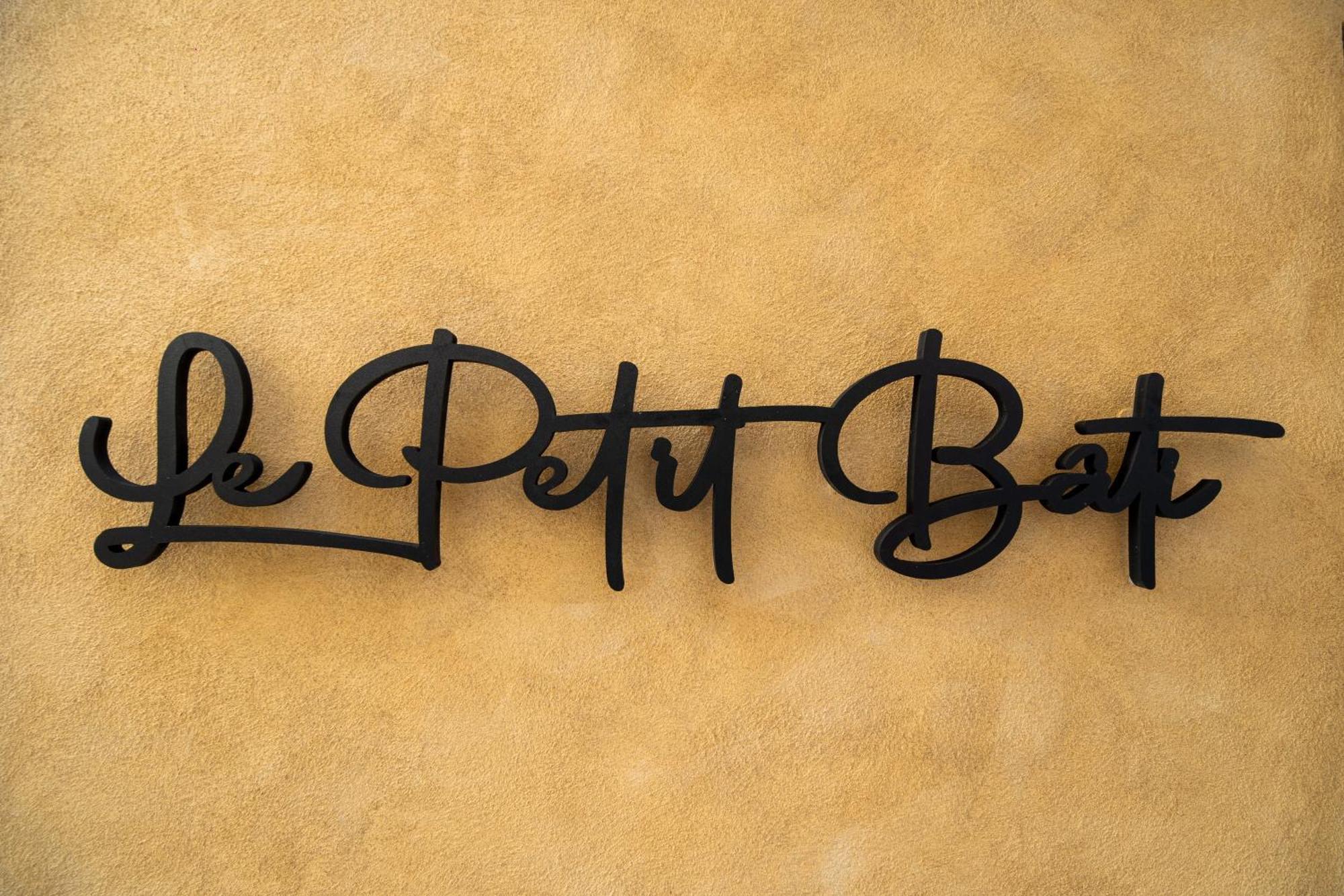 Luxury - Le Petit Bati Apartment Волос Екстериор снимка