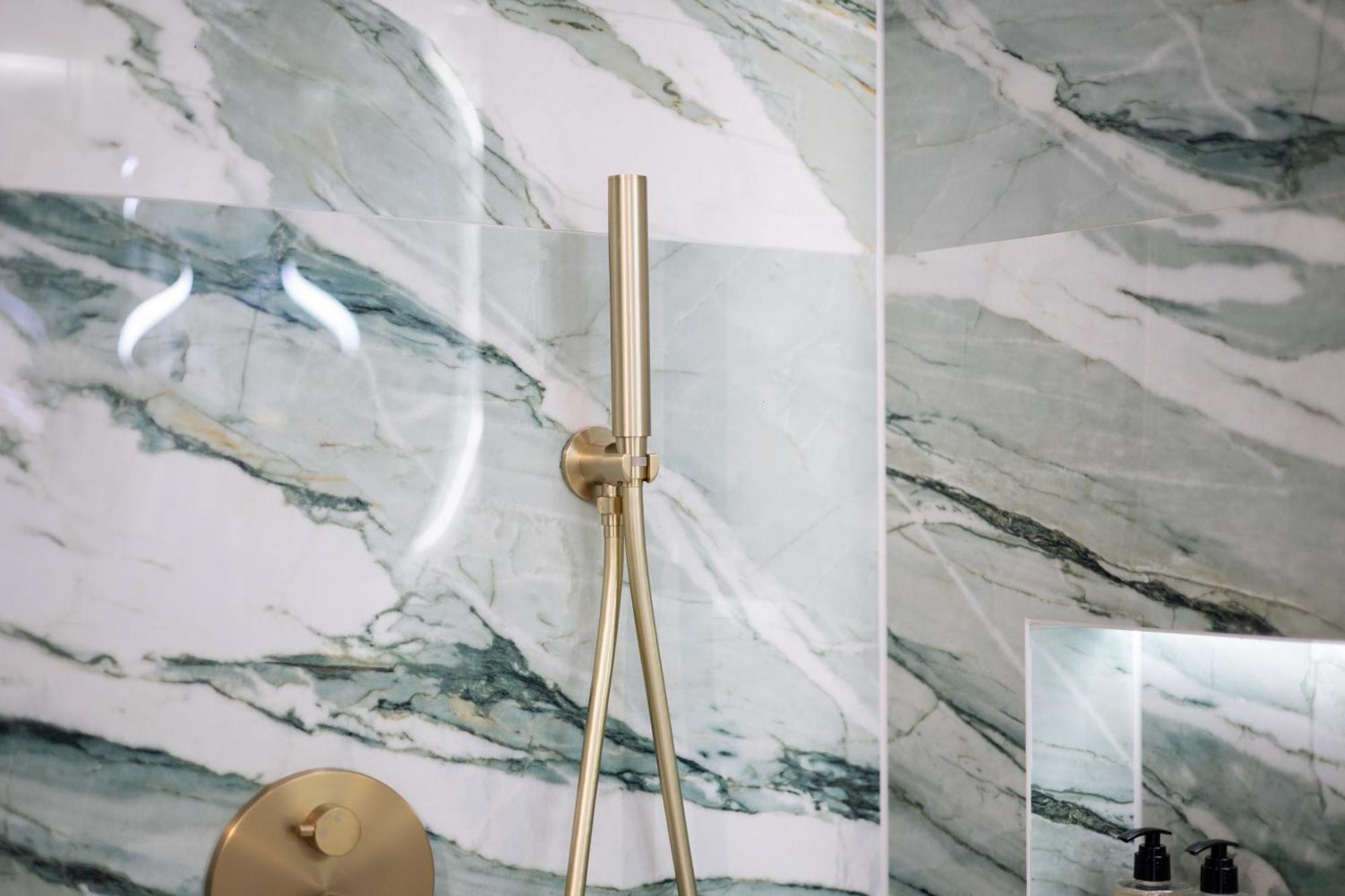 Luxury - Le Petit Bati Apartment Волос Екстериор снимка