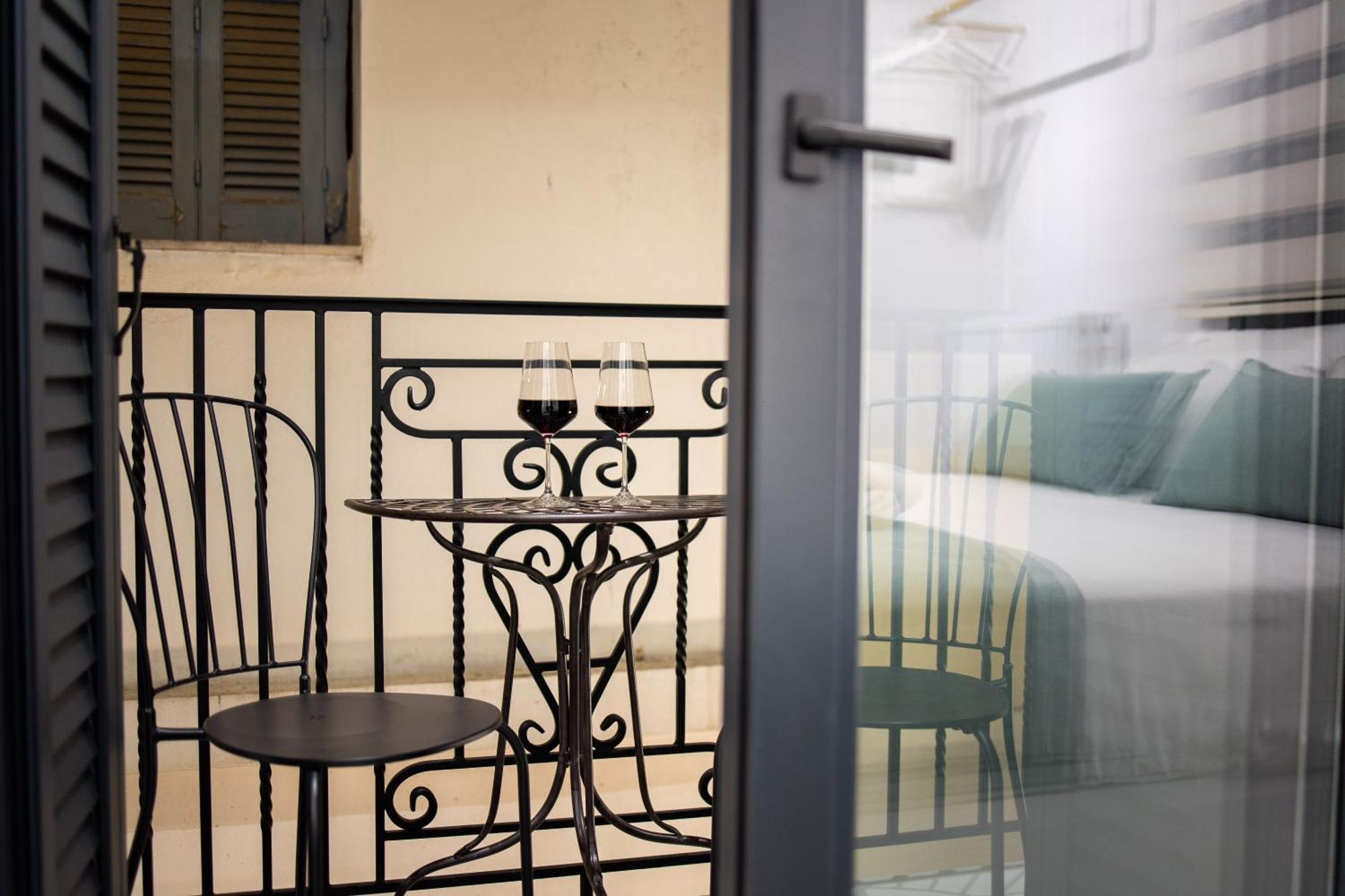 Luxury - Le Petit Bati Apartment Волос Екстериор снимка