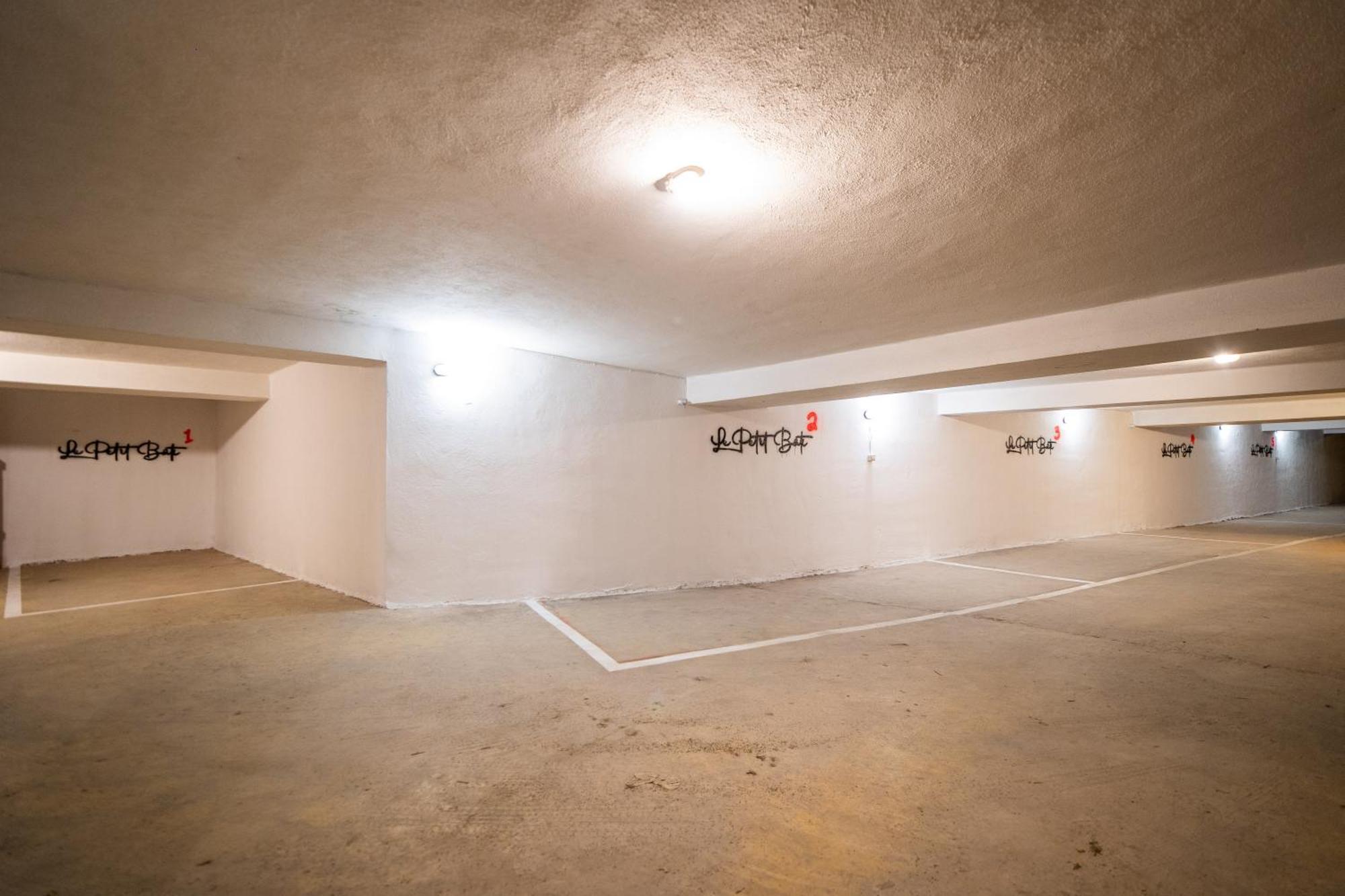 Luxury - Le Petit Bati Apartment Волос Екстериор снимка